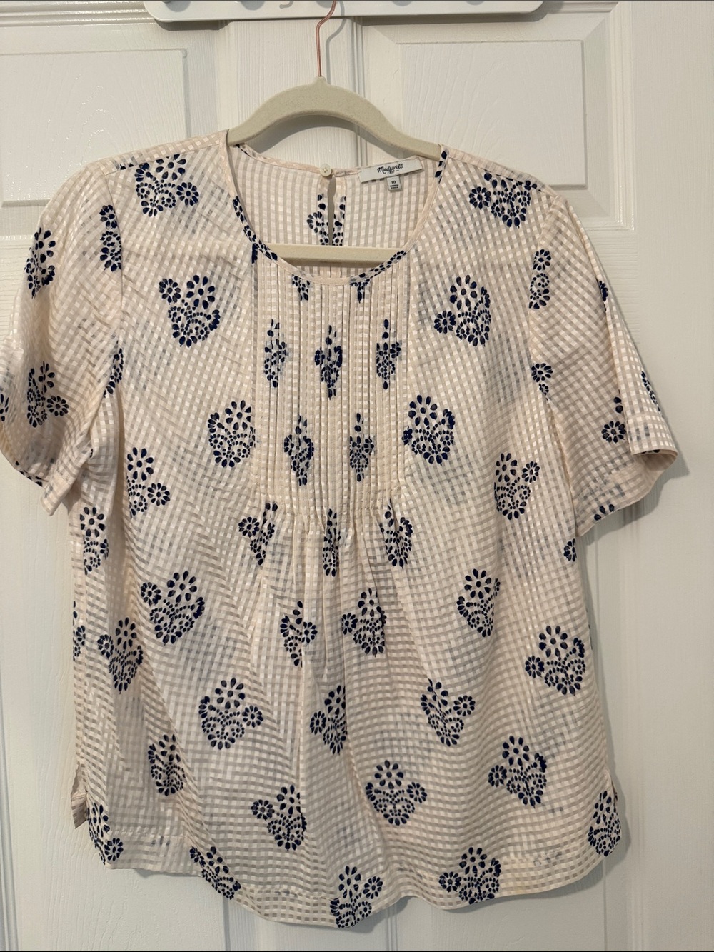 MadeWell Cream Top with Navy Floral Pintuck Detail in Size 10